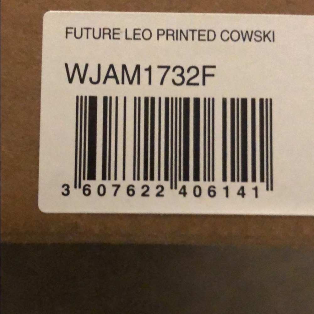 Sneakers - Picture 7 of 7